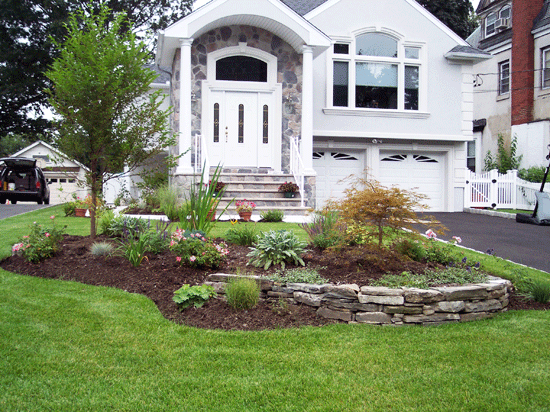 Panoramic Positioned Front Yard Landscape