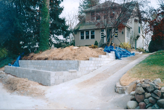 Masonry Retaining Wall Cinder block with Concrete Interior